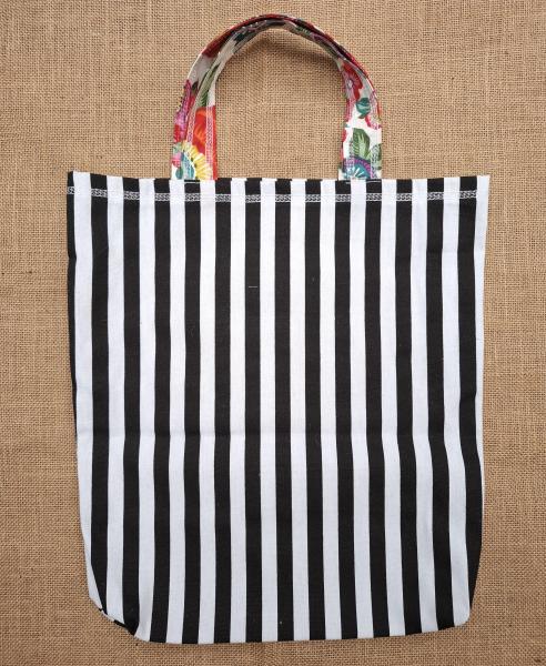 Einkaufstasche hinten