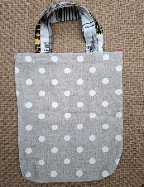 Einkaufstasche hinten