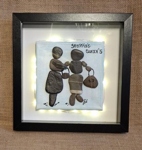 Kieselsteinbild Shopping Queen - mit LED Lichterkette